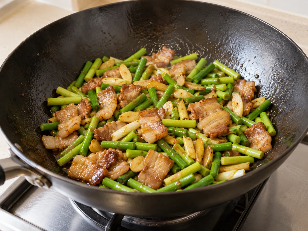 Fry pork and vegetables